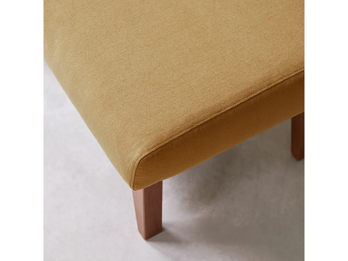 Fußhocker Bjorn aus senffarbenem Stoff, 1 Sitzplatz