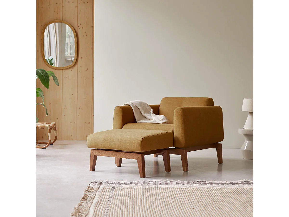 Fußhocker Bjorn aus senffarbenem Stoff, 1 Sitzplatz