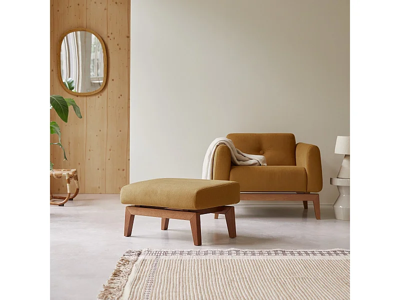 Fußhocker Bjorn aus senffarbenem Stoff, 1 Sitzplatz