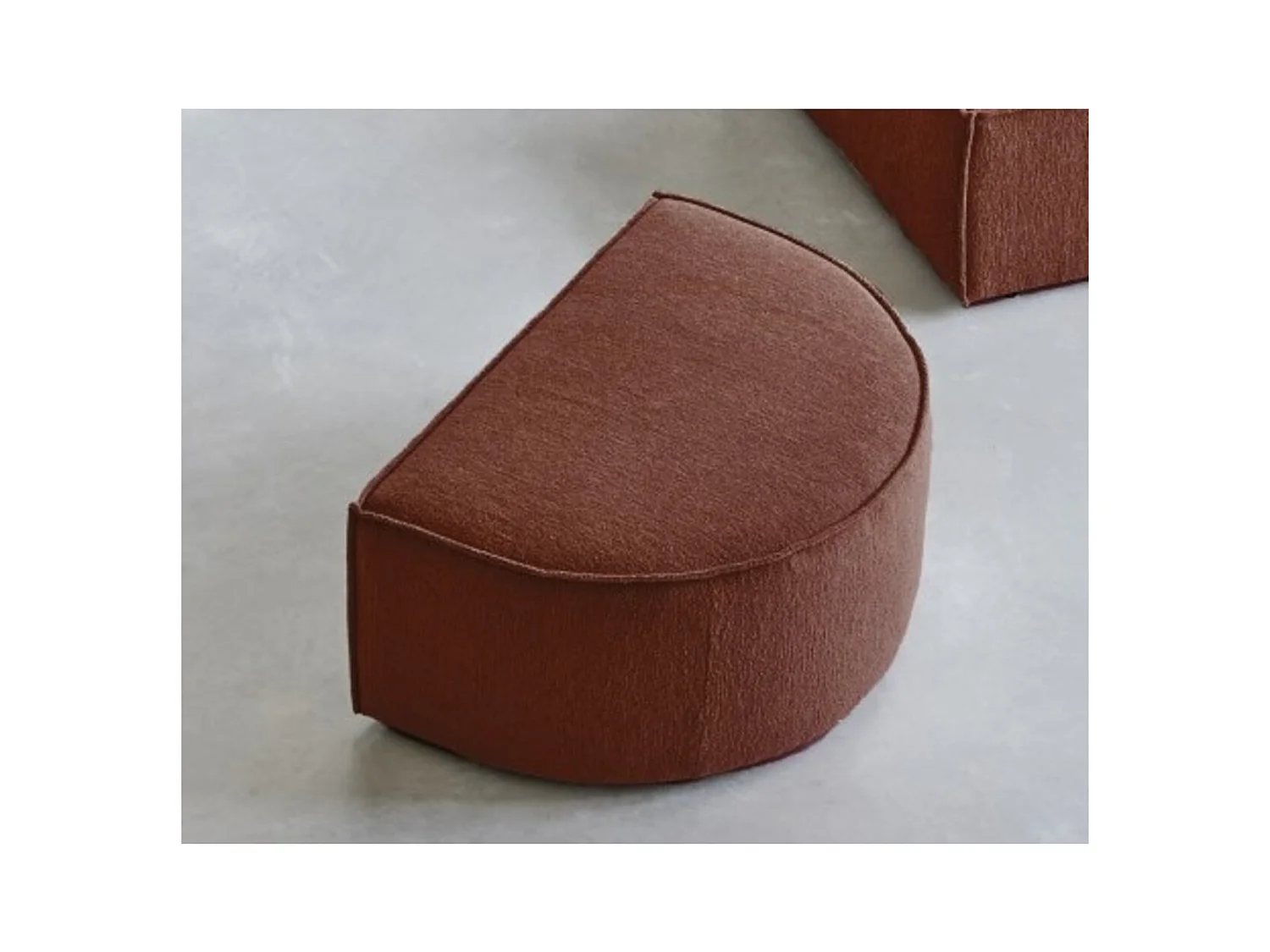 Repose-pieds en tissu acajou Dario, 1 place