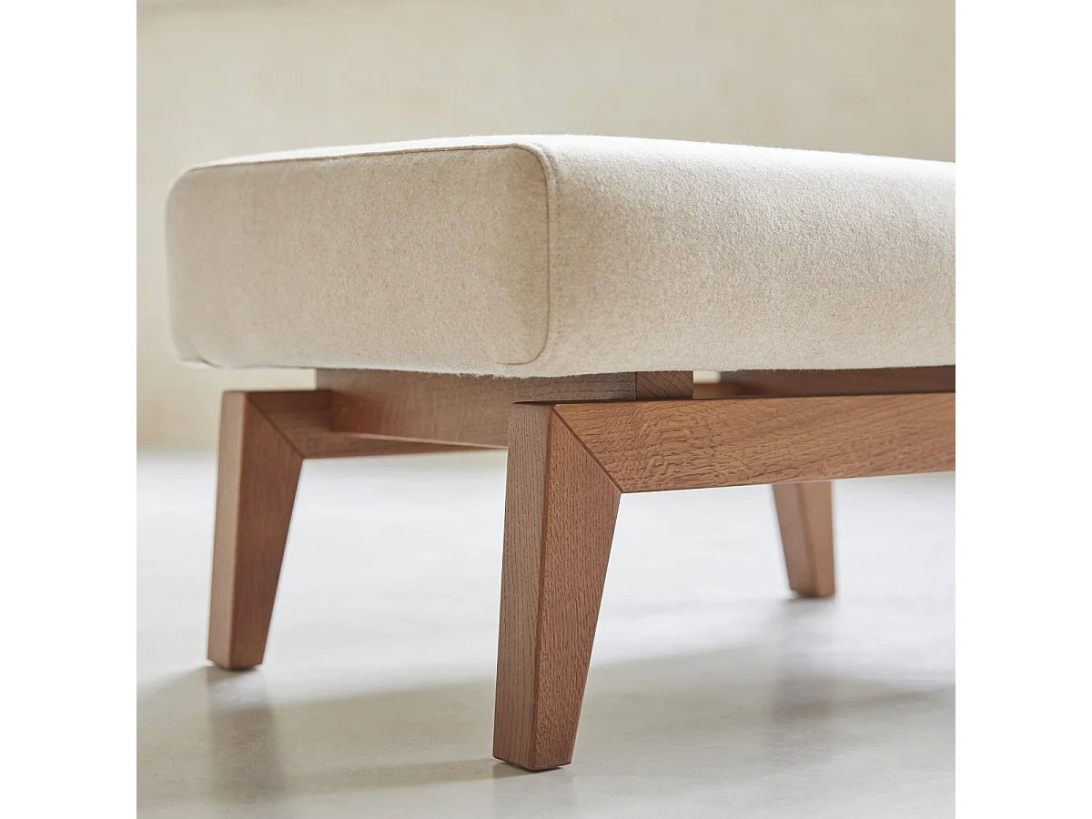 Fußhocker Bjorn aus ungebleichter Wolle, 1 Sitzplatz