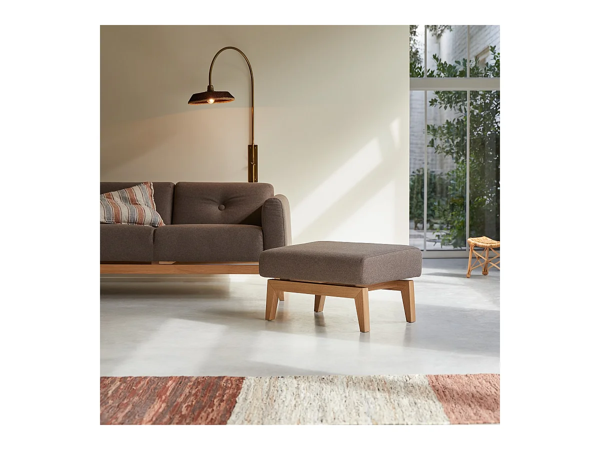 Fußhocker Bjorn aus braunem Stoff, 1 Sitzplatz