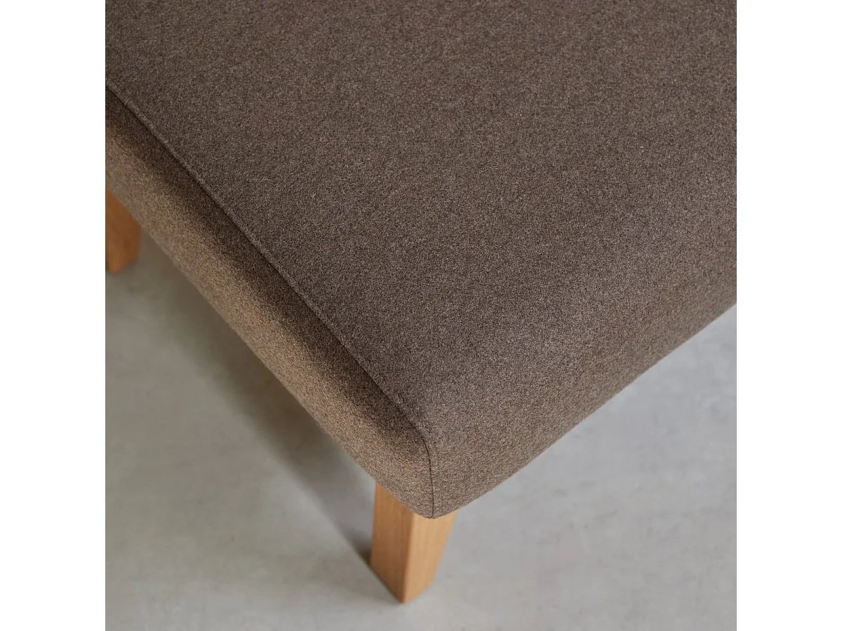 Fußhocker Bjorn aus braunem Stoff, 1 Sitzplatz