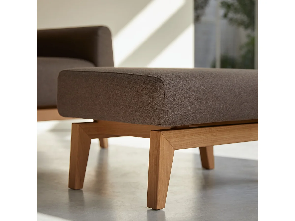 Fußhocker Bjorn aus braunem Stoff, 1 Sitzplatz