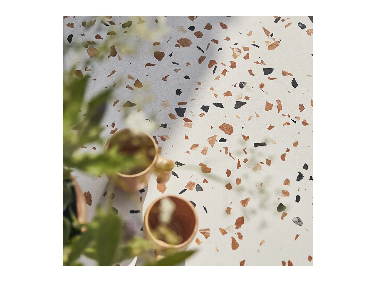 Rechteckiger Gartentisch Elio aus Premium-Terrazzo und Metall 160 cm brown