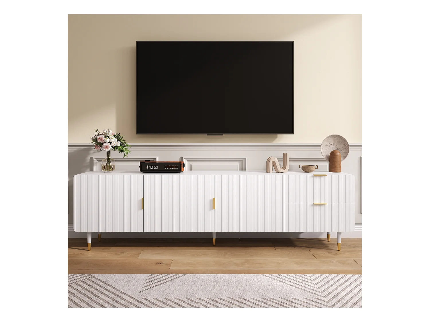 Meuble TV blanc avec 3 portes et 2 tiroirs, poignées et pieds dorés - pour salon