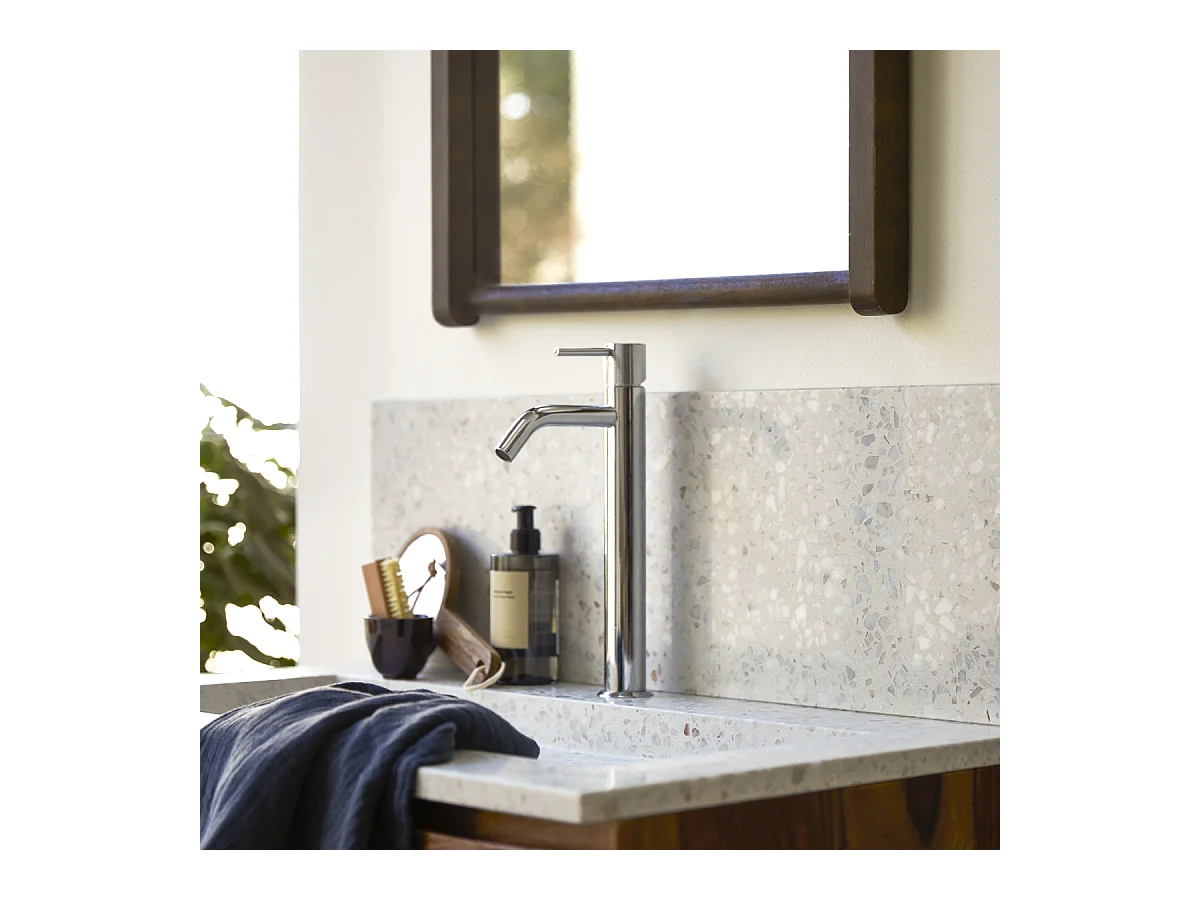 Fliesenspiegel Ava aus Premium-Terrazzo Moon 80 cm