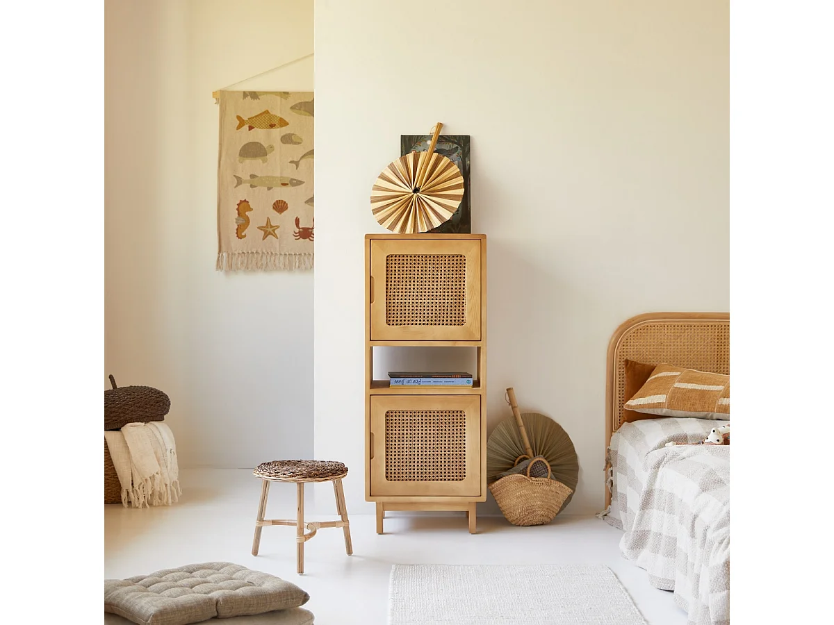 Libreria bassa per bambini in legno massello di olmo e paglia di Vienna Luis