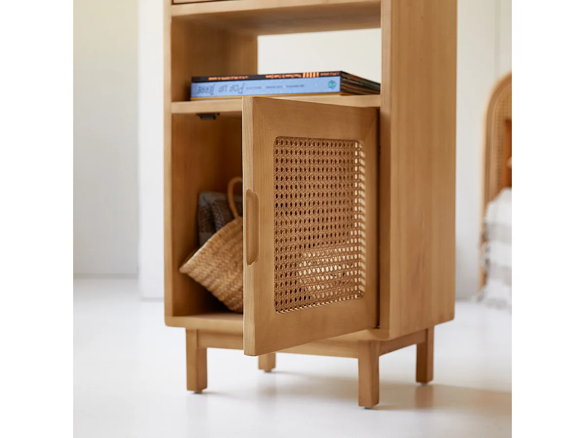 Niedriger Kinder-Bücherschrank Luis aus massivem Ulmenholz und Rattangeflecht
