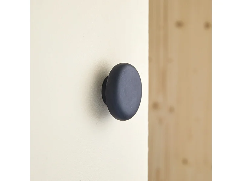 Patère ronde en terrazzo Eda, black