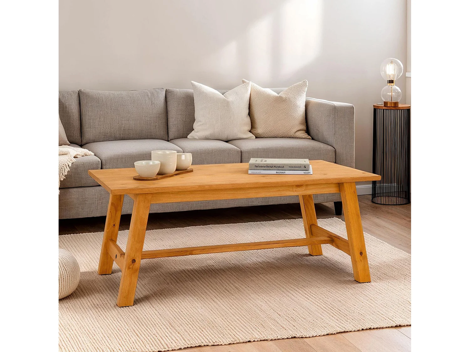 Table basse LUZERNA rectangulaire pour salon en bois massif laqué, 110 x 45 cm, design moderne minimaliste, pieds en bois