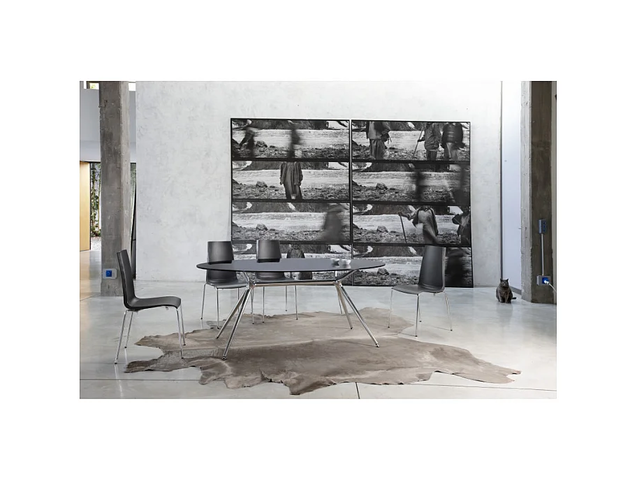 Lot de 2 chaises design en plastique et métal Mannequin