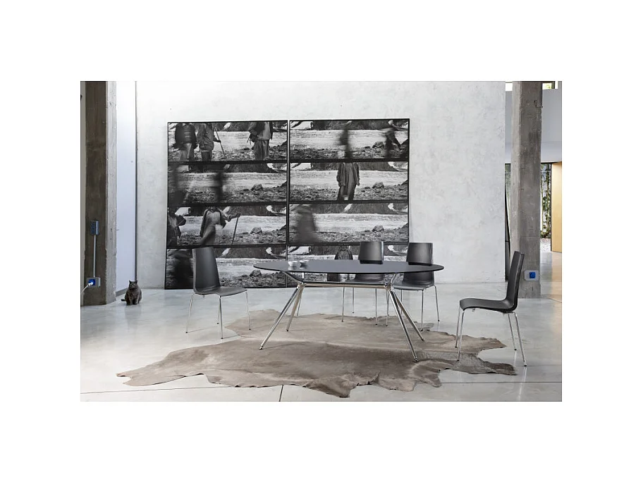 Lot de 2 chaises design en plastique et métal Mannequin