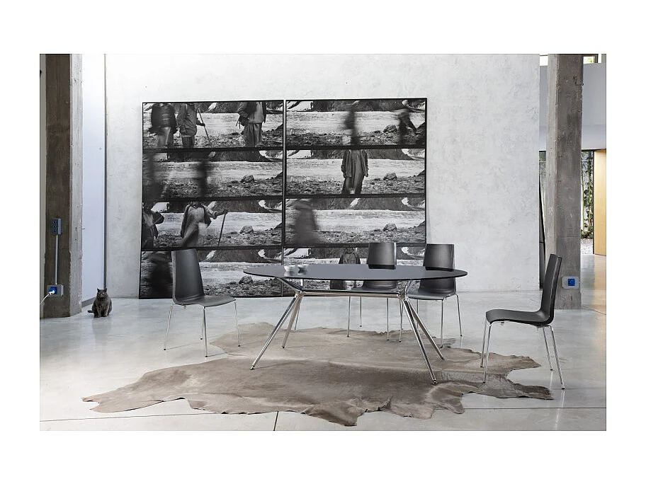 Lot de 2 chaises design en plastique et métal Mannequin