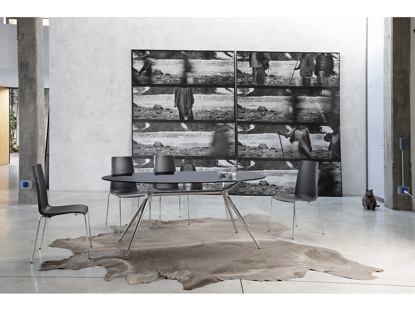 Lot de 2 chaises design en plastique et métal Mannequin