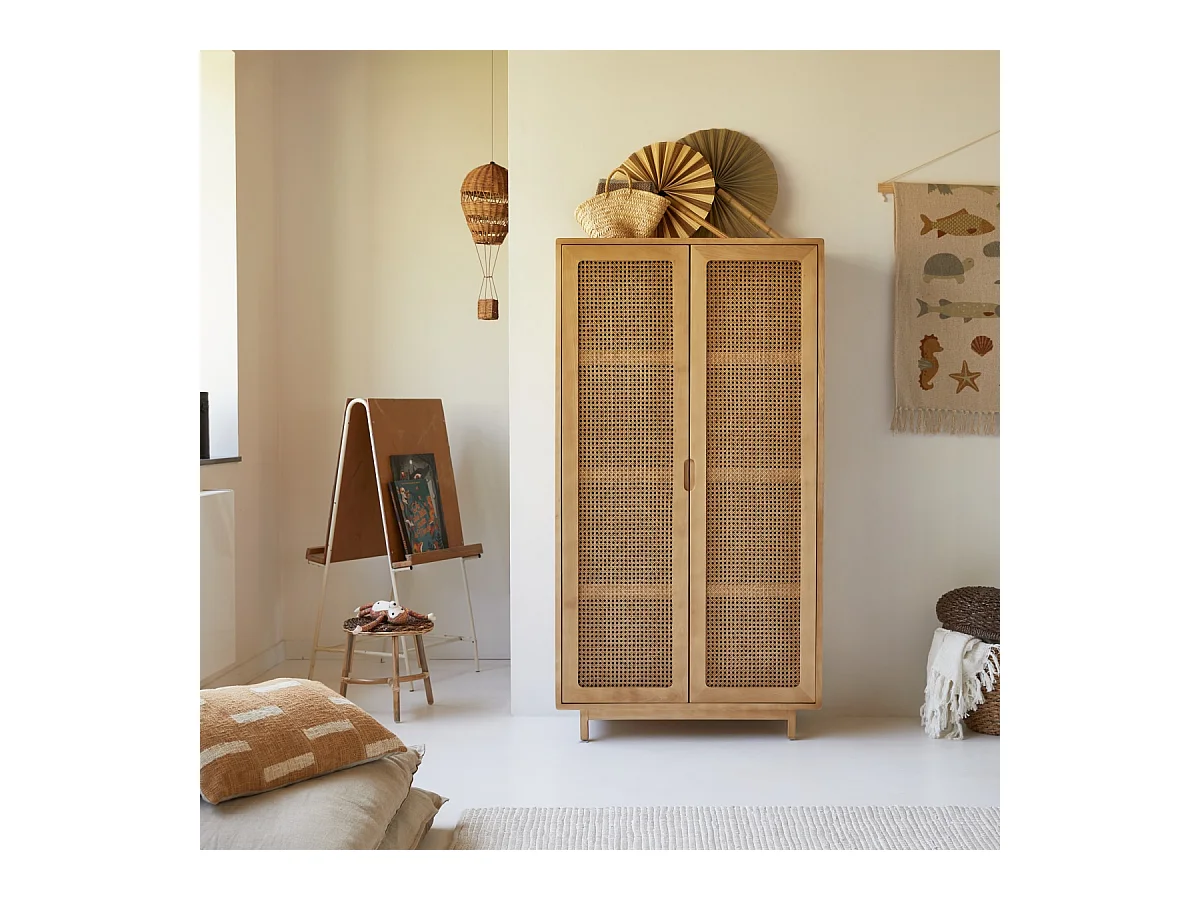 Kinderschrank Luis aus massivem Ulmenholz und Rattangeflecht