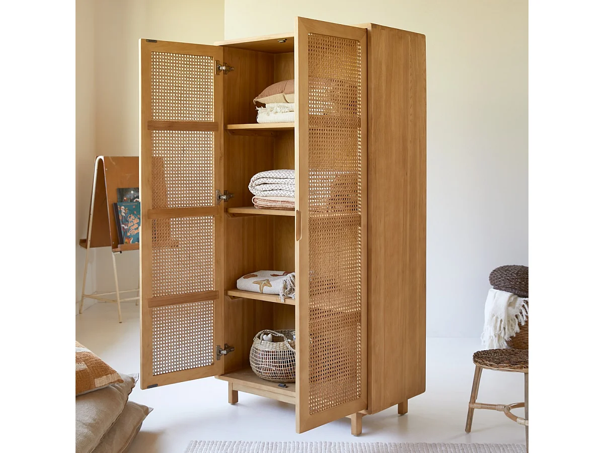 Armoire enfant en bois d'orme massif et cannage Luis
