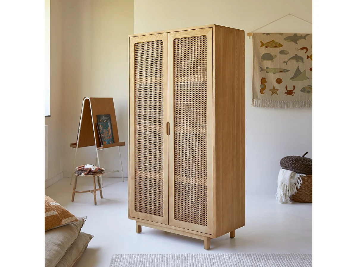 Armoire enfant en bois d'orme massif et cannage Luis