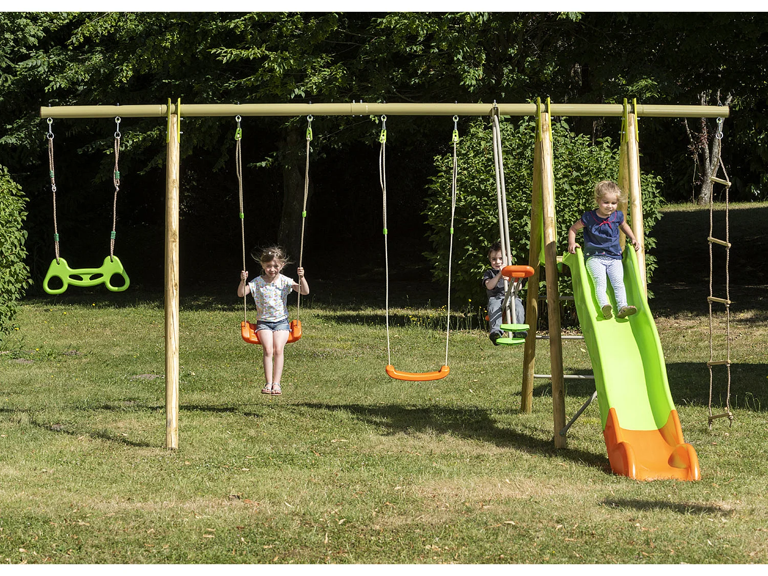 Aire de jeux Makuta : Portique 5 activités avec toboggan et plateforme (2,30 m) - Bois et métal