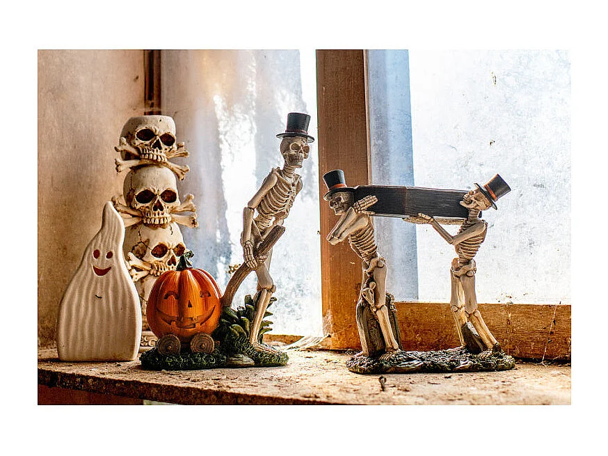 Squelette avec cercueil gris 21 x 8 x 22 cm en polyrésine