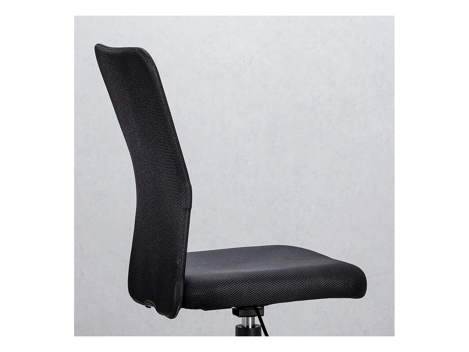 Chaise de bureau TODI noir assise pivotante et réglable en hauteur 99 cm, roulettes adaptées à la moquette