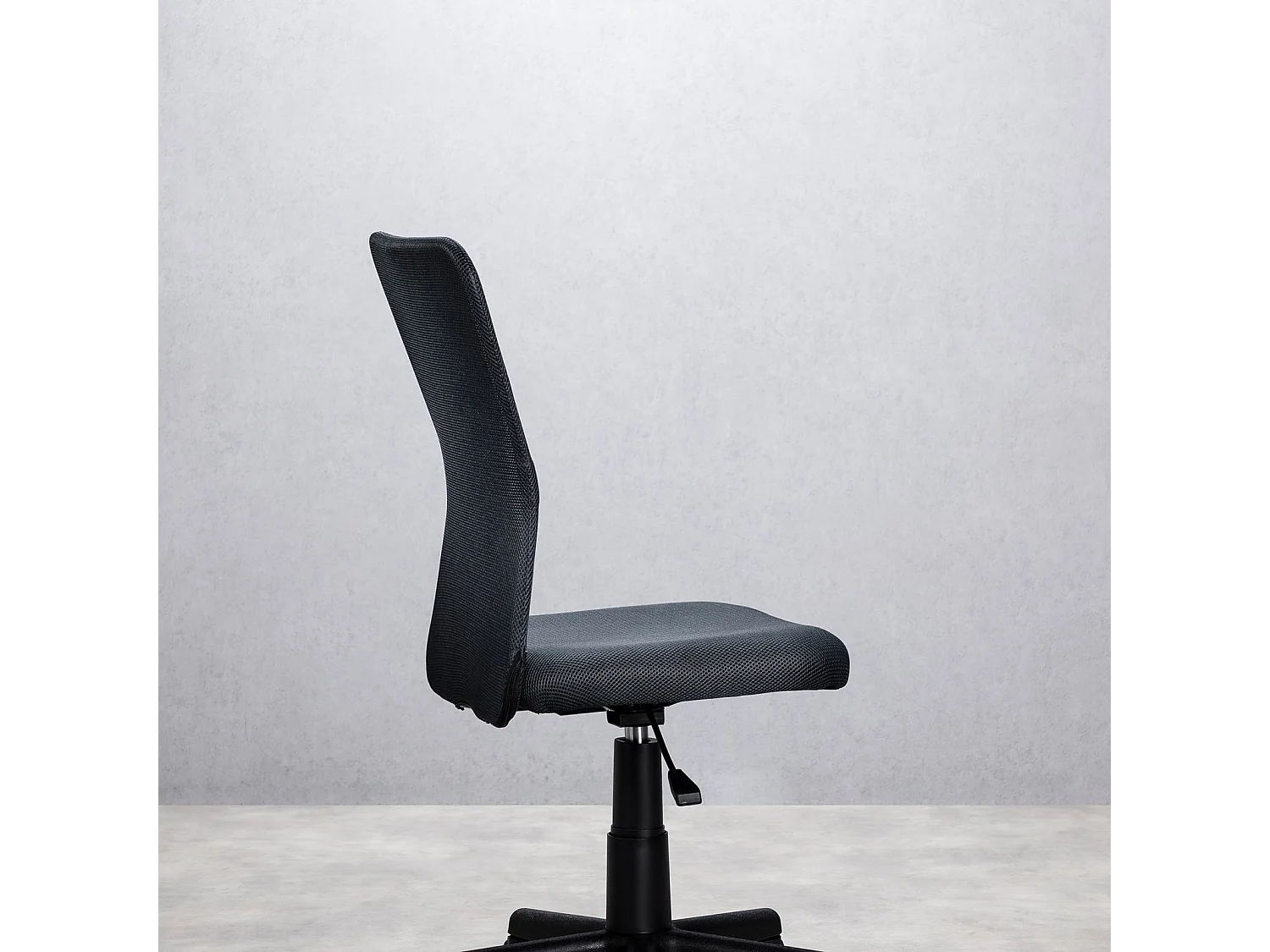 Chaise de bureau TODI gris assise pivotante et réglable en hauteur 99 cm, roulettes adaptées à la moquette