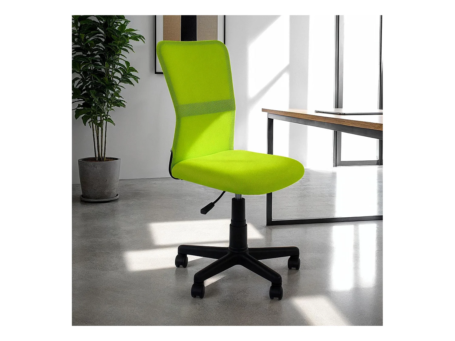 Chaise de bureau TODI vert assise pivotante et réglable en hauteur 99 cm, roulettes adaptées à la moquette