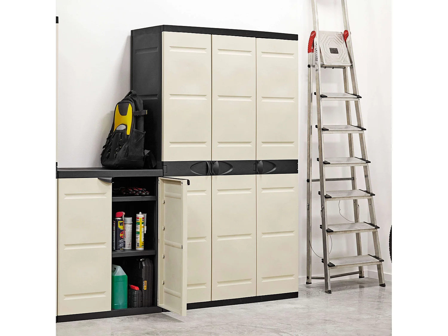 TITANIUM PLASTIKEN Armoire 3 portes avec etageres + penderie l105 x p44 x h176 cm Beige et Noire Gamme TITANIUM  Interieur/Exter