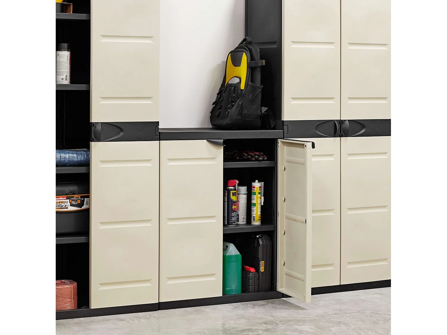 TITANIUM PLASTIKEN Armoire basse 2 portes avec etageres l70 x p44 x h88 cm Beige et Noire Gamme TITANIUM Interieur/Exterieur