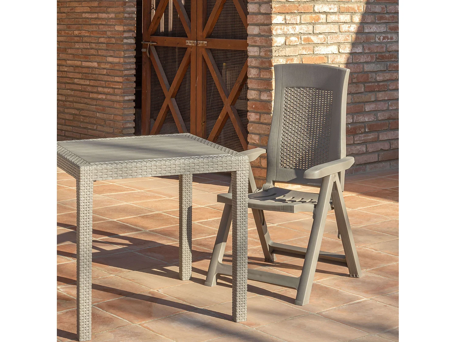 Pacote com 4 Poltronas Douradas para Exterior, 4 Posições, Polipropileno Castanho, 59x108x62 cm