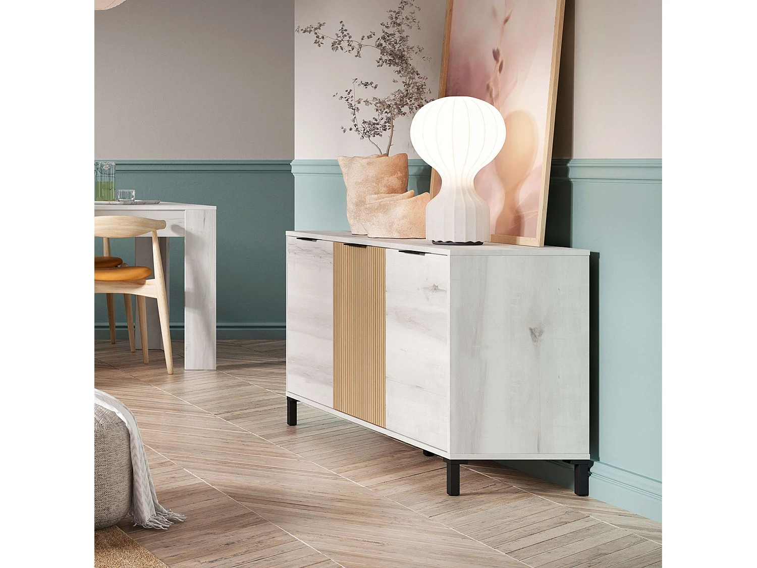 Aparador estilo nórdico Tóquio, branco, albo e carvalho, 3 portas, 136 cm