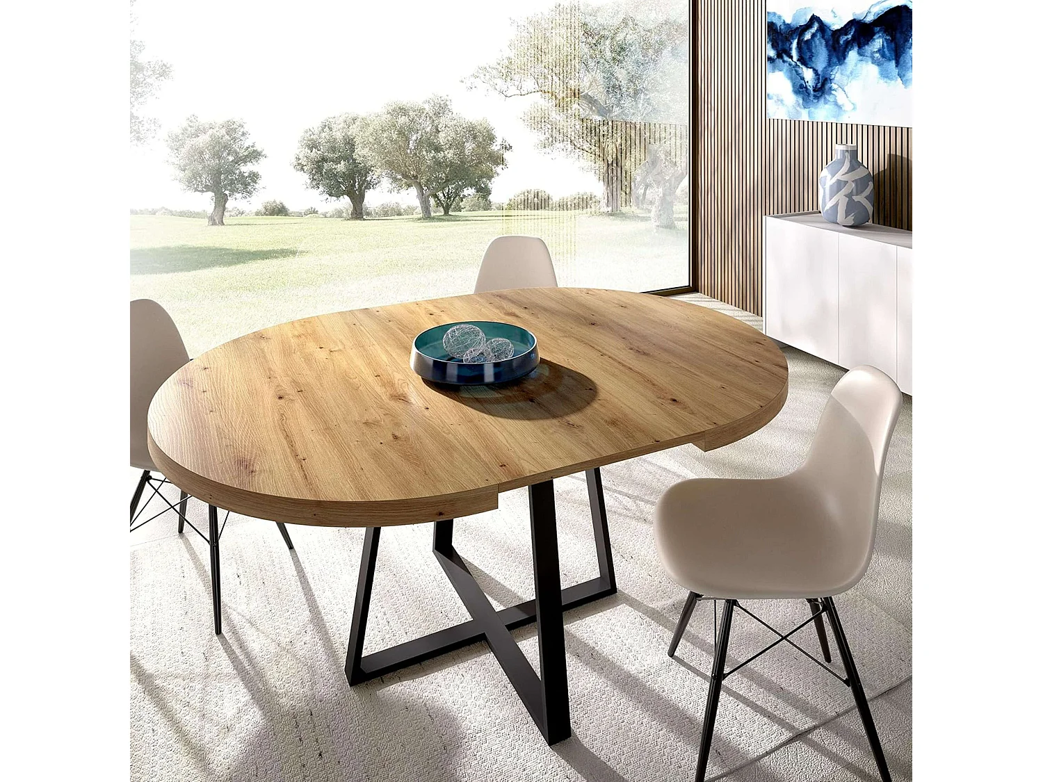 Mesa comedor redonda Aduna extensible 6 en madera clara y negro 77x110-158 cm