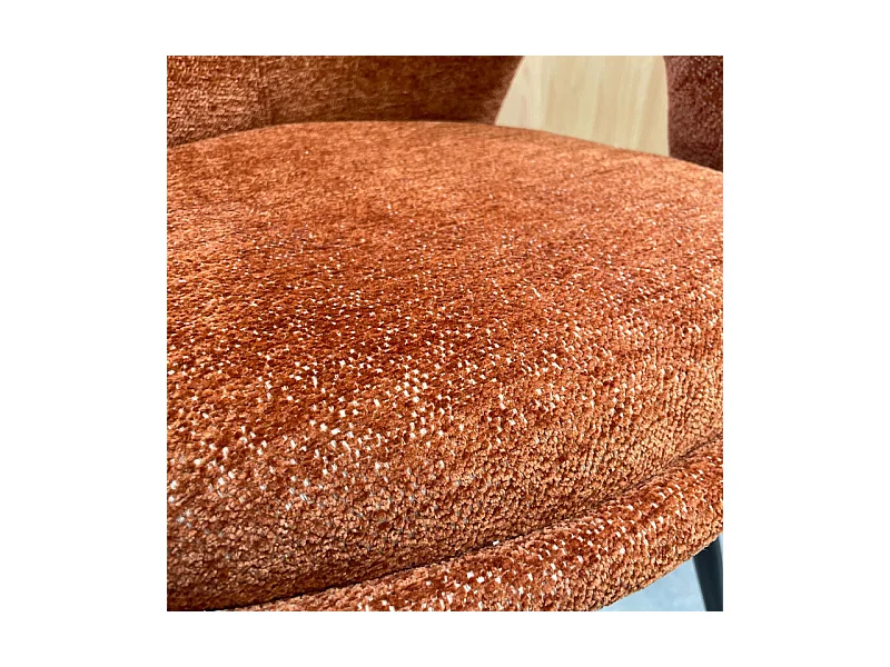 Chaise rotative 180° en tissu doux terracotta et pieds métal - ALEX
