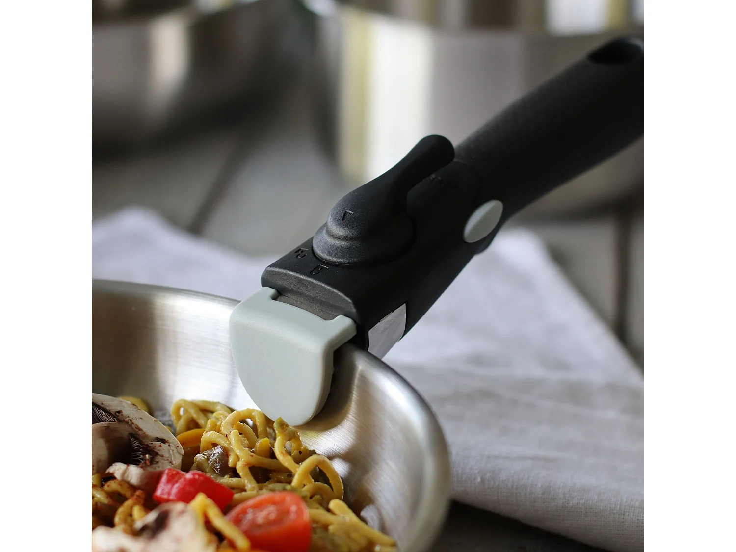 Menastyl - Lot De 3 Casseroles Iris 16/18 Et 20cm En Acier Inoxydable Avec Poignee