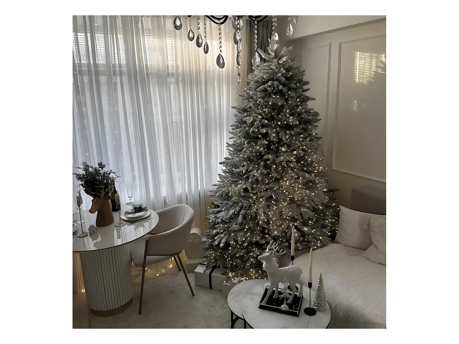 Árbol de Navidad "Comet" estilizado y moderno, cubierto de nieve, en PE con efecto Real Touch + Flock, de 180 cm de altura.