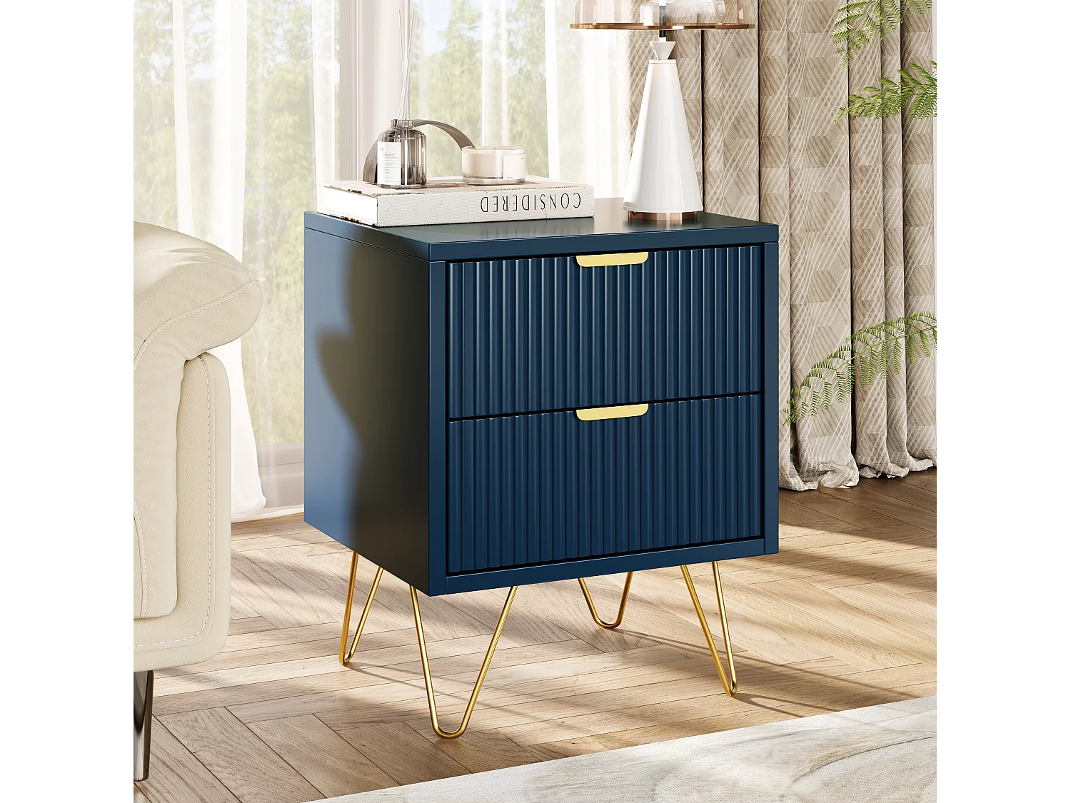 Mesita de noche moderna azul con dos cajones y patas doradas: diseño elegante y funcional.