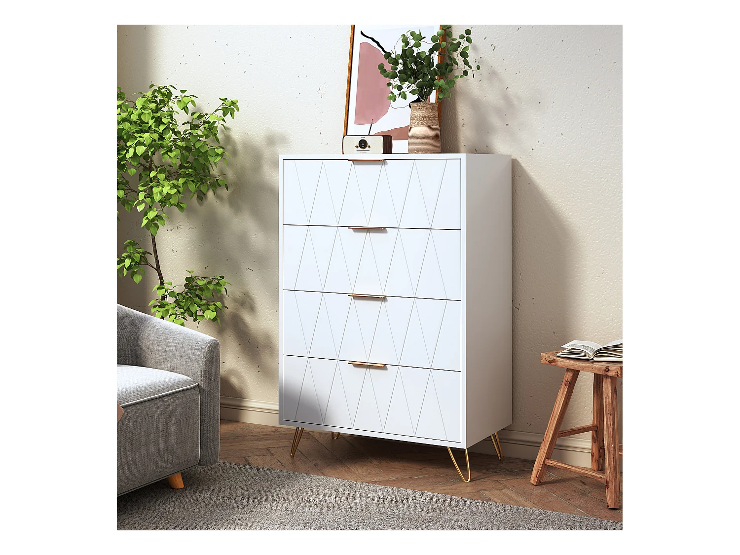 Moderne weiße Kommode mit 4 Schubladen, geometrisch strukturierter Front und goldenen Griffen