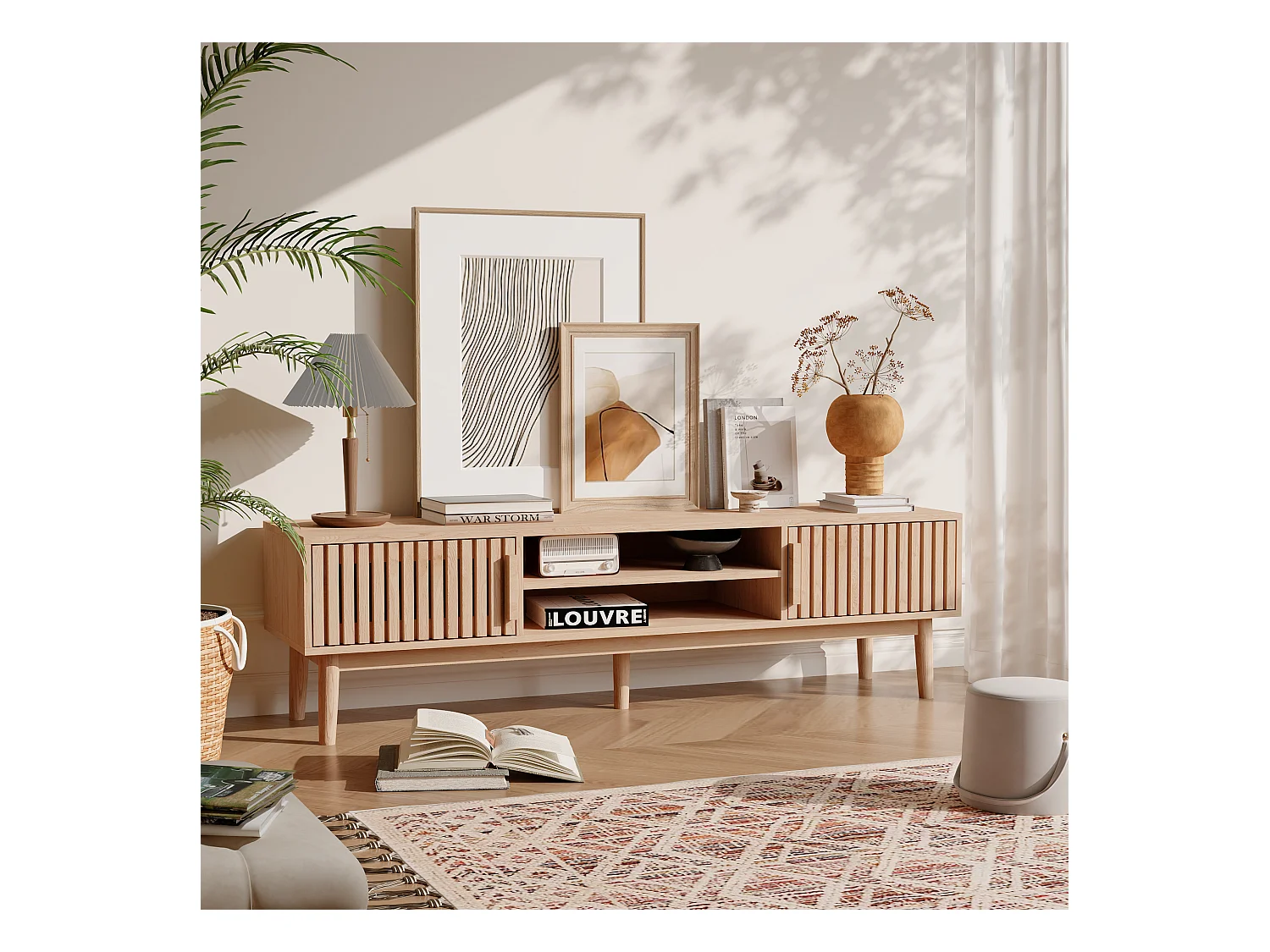 Meuble TV en bois massif avec portes à panneaux ventilés et rangement — Couleur naturelle