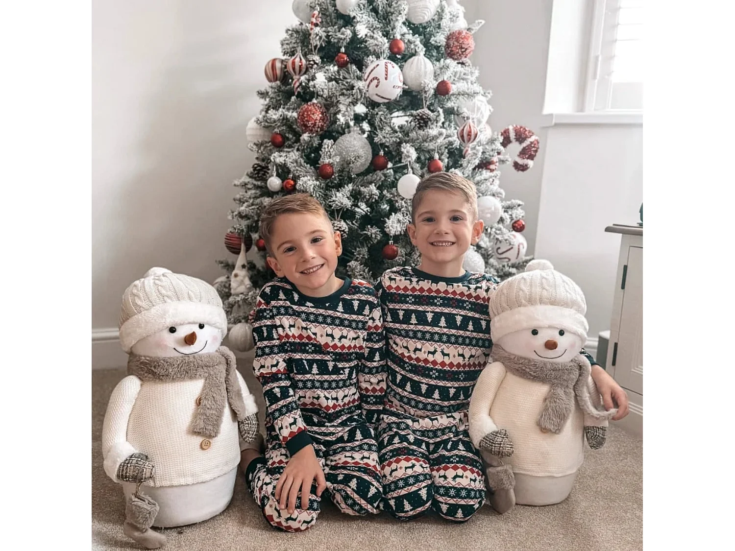 Künstlicher Weihnachtsbaum, Schnee-Effekt, flammenhemmend, Scharnierkonstruktion, Grün/Weiß