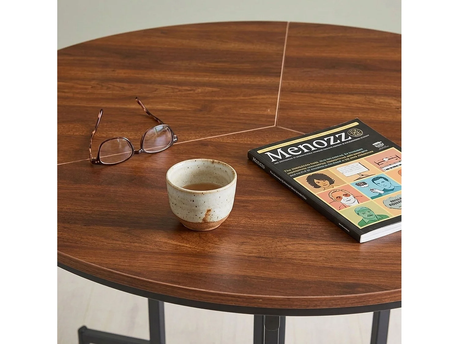 Table ronde pliable gain de place Cokelio 120cm Métal et plateau 3 parties Bois Noisette