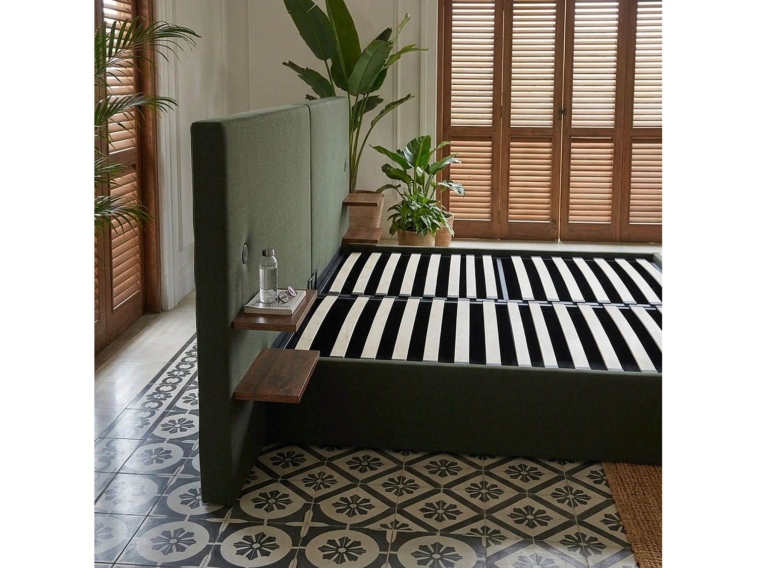 Lit-coffre complet avec tablettes et ports USB intégrés Lukas 160x200cm Tissu Vert