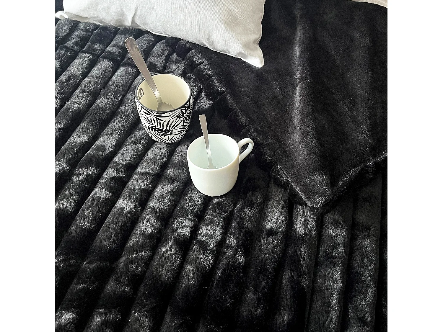 Plaid XL Imitation Fourrure "Matisse" 180x220cm Noir