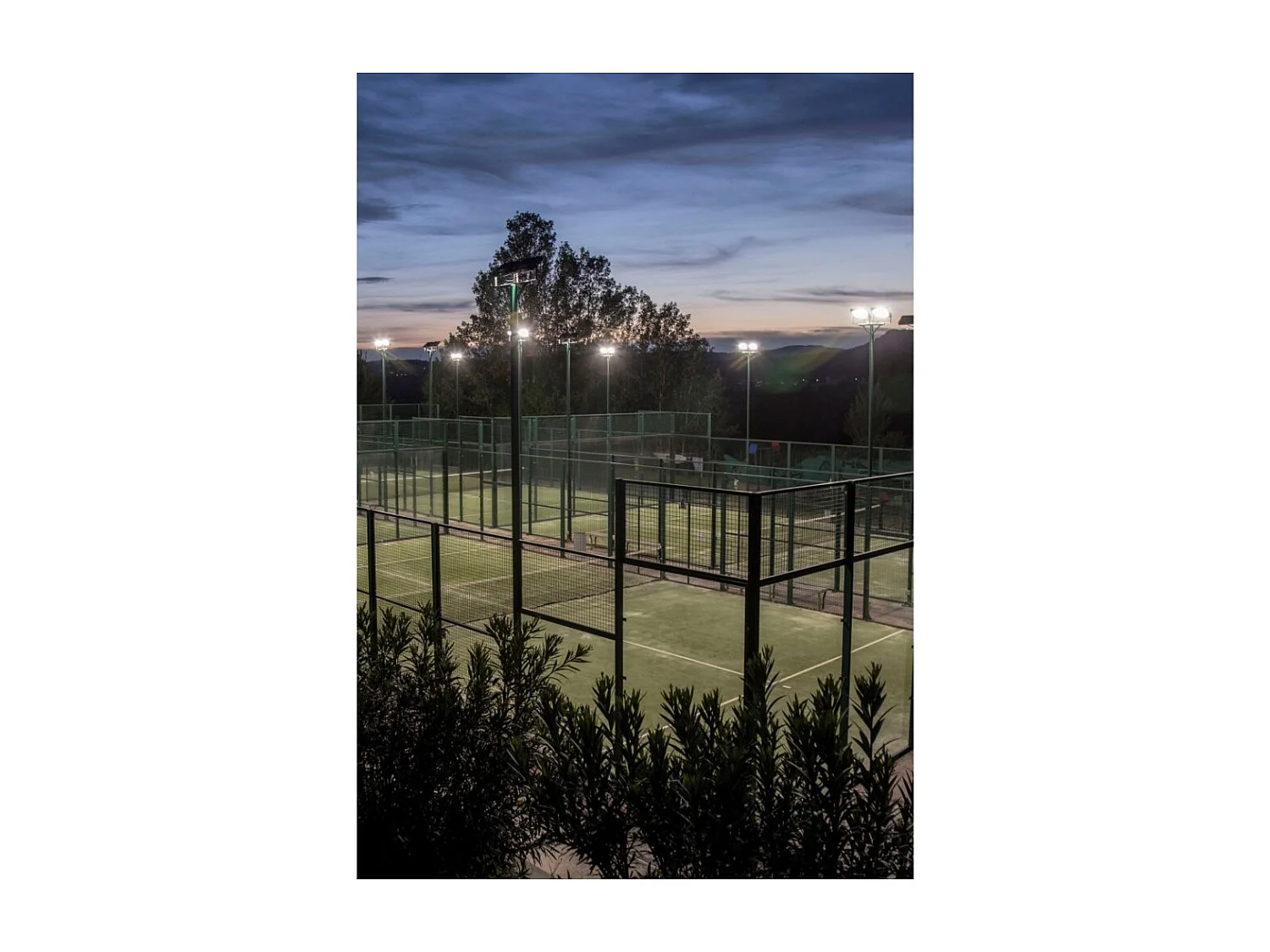 Projecteur LED d'extérieur Beneito & Faure Polaris 100 W CCT IP65 120° - 3000K/4000K/5 000 K - Blanc mat