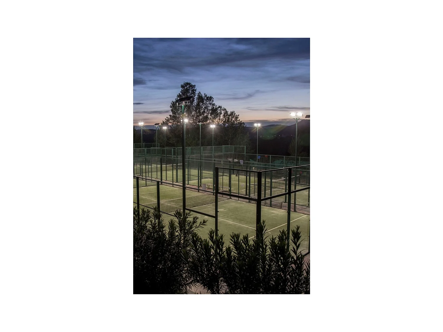 Projecteur LED d'extérieur Beneito & Faure Polaris 200 W CCT IP65 120° - 3000K/4000K/5 000 K - Blanc mat