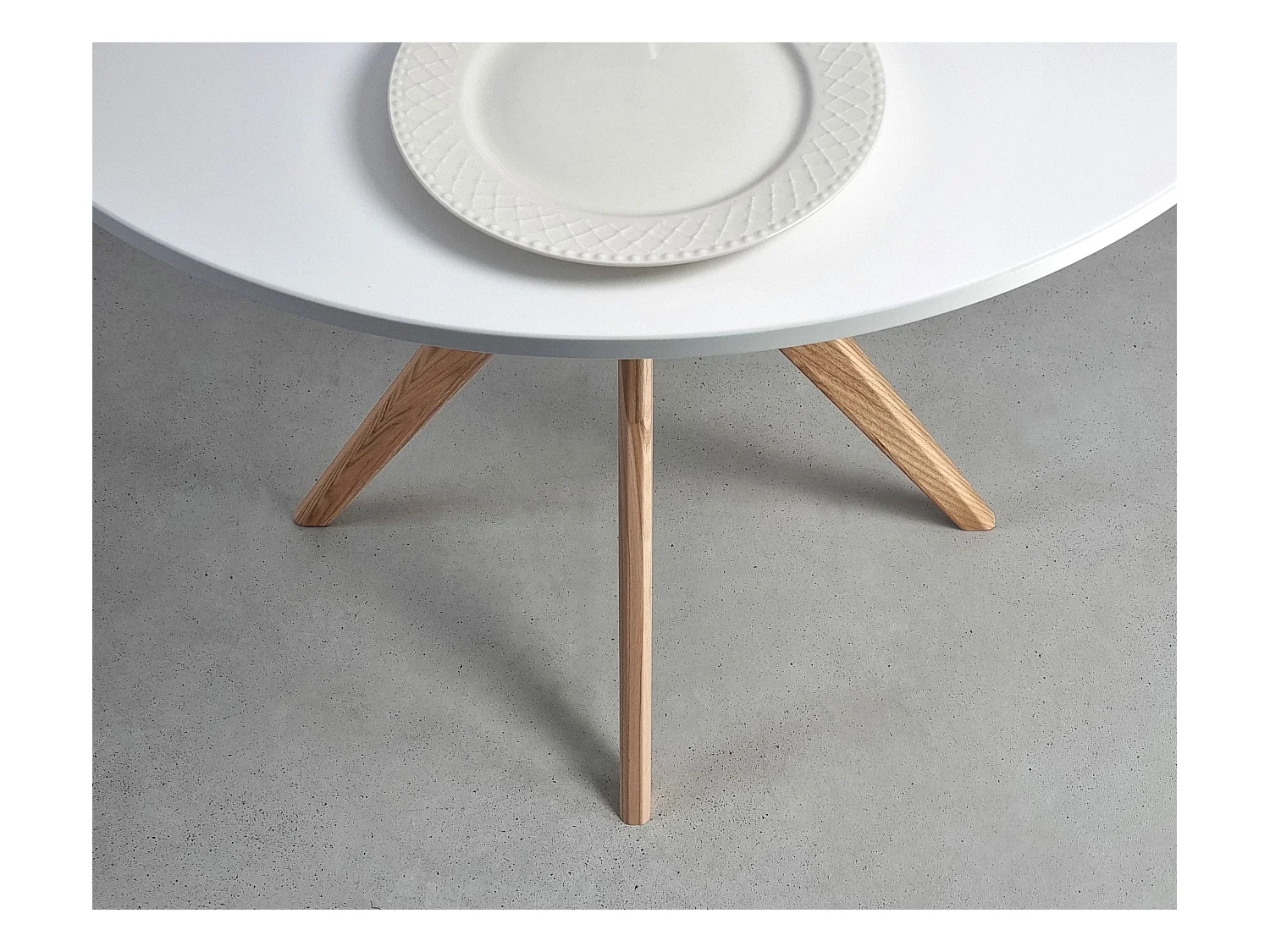 Table à manger ronde 70cm Jubi Blanche | Pied en frêne