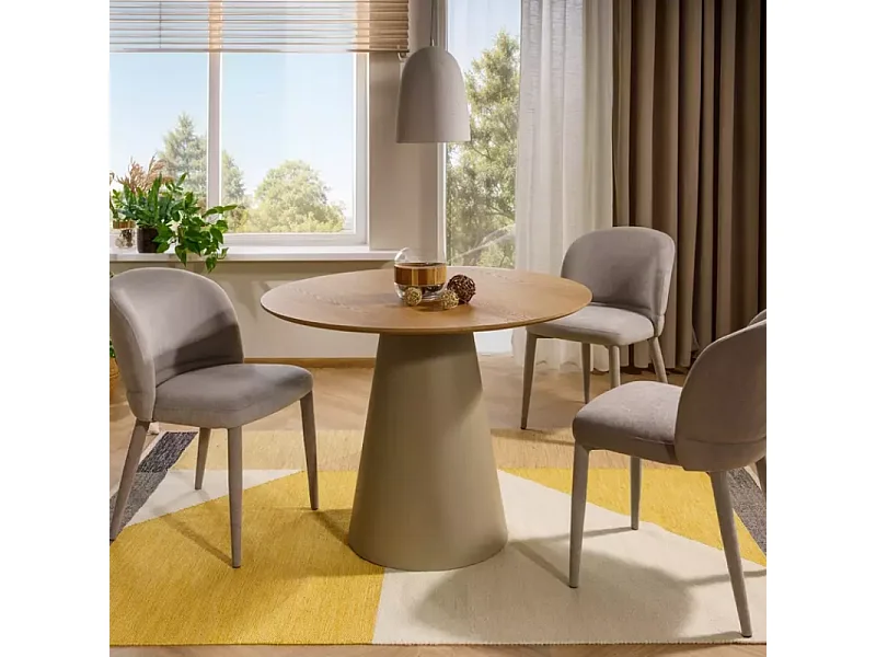 Chaise beige LYRO en tissu avec pieds gainé assorti et assise confortable