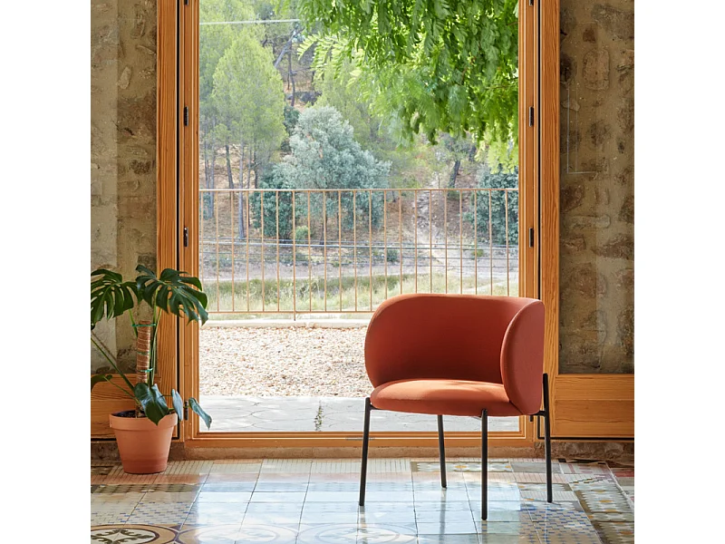 Fauteuil design arrondi en tissu pieds métal noir MOGI