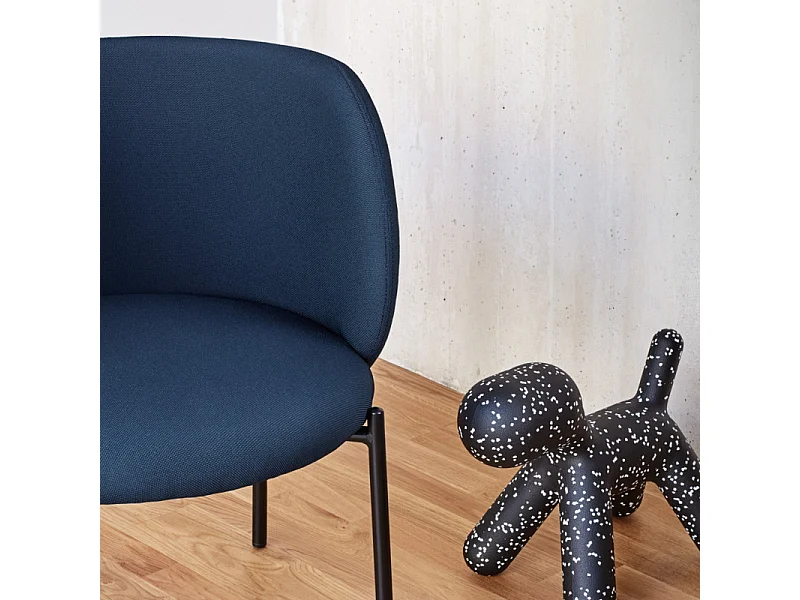 Fauteuil design arrondi en tissu pieds métal noir MOGI