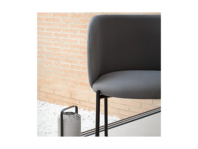 Fauteuil design arrondi en tissu pieds métal noir MOGI