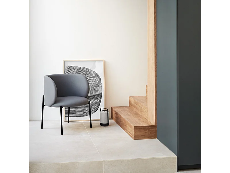 Fauteuil design arrondi en tissu pieds métal noir MOGI